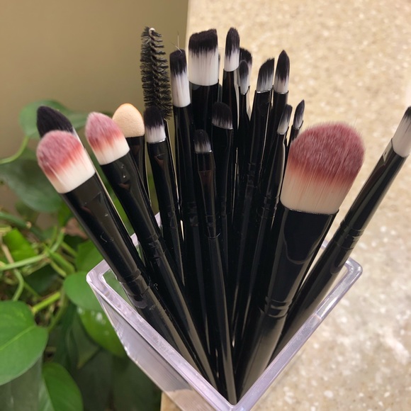 Black Makeup Brush Set 20 Pcs - Picture 2 of 4